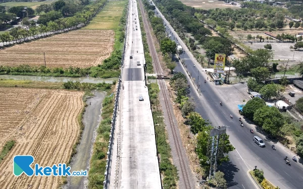 Foto Frontage road arah Waru menuju Buduran sangat membantu memecahkan kemacetan arus lalu lintas di kawasan akses menuju Bandara Djuanda dan sekitarnya. (Foto: Diskominfo Sidoarjo)