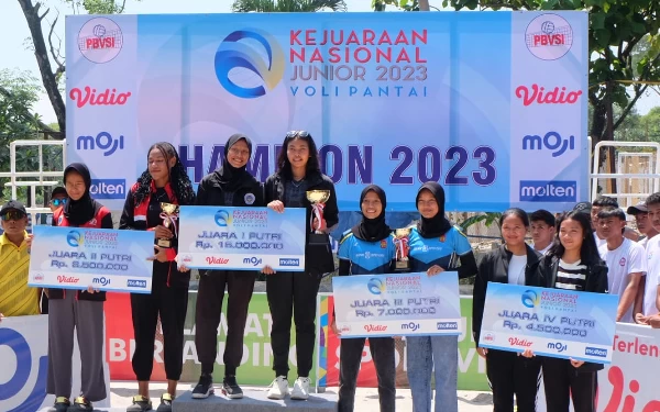 Thumbnail Berita - Jawa Timur Sapu Bersih Gelar Juara Kejurnas Bola Voli Pantai Junior 2023