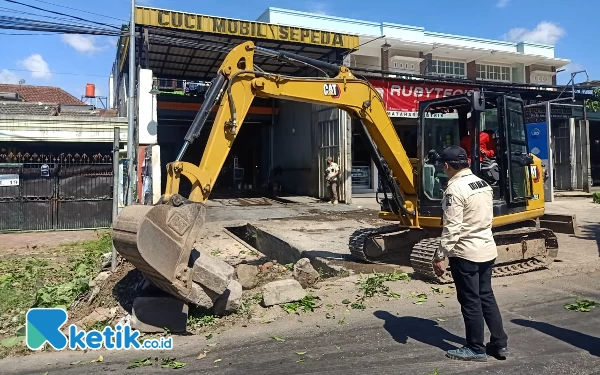 Pemkot Malang Gaspol Bongkar Bekas Cucian Mobil di Exit Tol Madyopuro