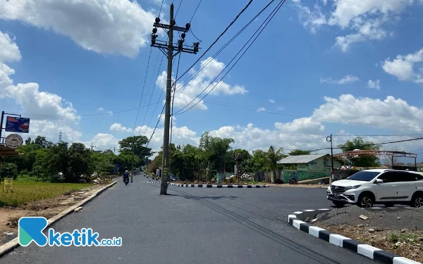 Thumbnail Hati-hati, Ada Tiang Listrik di Tengah Jalan Ikan Tombro Kota Malang