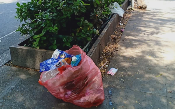 Foto Keberadaan sampah yang dibuang sembarangan di Malioboro. (Foto: Forpi Kota Yogyakarta for Ketik.co.id)