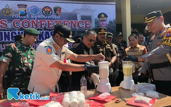 Bersama Jajaran Forkopimda, Polres Bondowoso Musnahkan Ribuan Botol Miras, Knalpot Brong dan Pil Logo Y