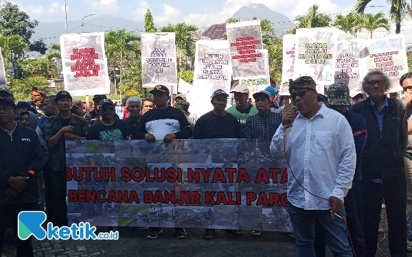 Thumbnail Berita - Ratusan Warga Bumiaji Gruduk DPRD Kota Batu, Tuntut Solusi Banjir