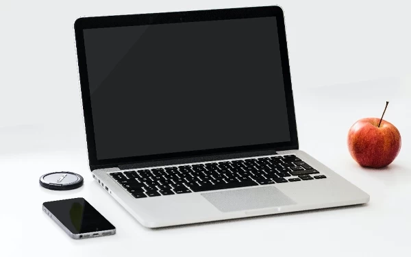 Foto Ilustrasi Macbook pro 13-inci. (Foto: Pexels)