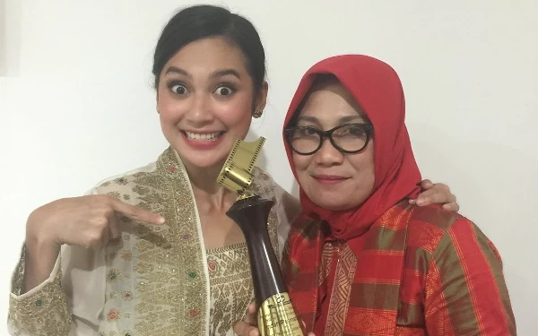 Thumbnail Tengah Berseteru, Indah Permatasari Ucapkan Kalimat Haru untuk Sang Ibu Tercinta