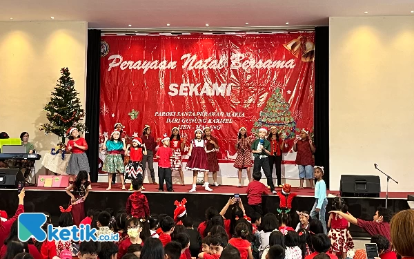 Foto Penampilan anak-anak usai Misa Natal. (Foto: Lutfia/Ketik.co.id)