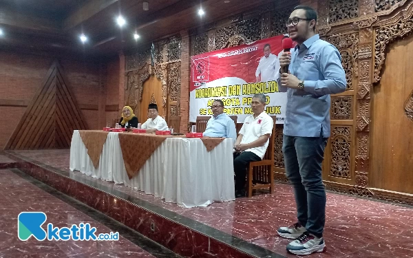 Foto Ketua DPD Projo Jatim saat menyampaikan sambutan (25/12/2023). (Foto: Rifat/Ketik.co.id)