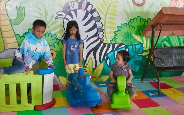 Thumbnail Berita - KAI Daop 8 Surabaya Sediakan Area Bermain Anak di Stasiun, Ini Tujuannya