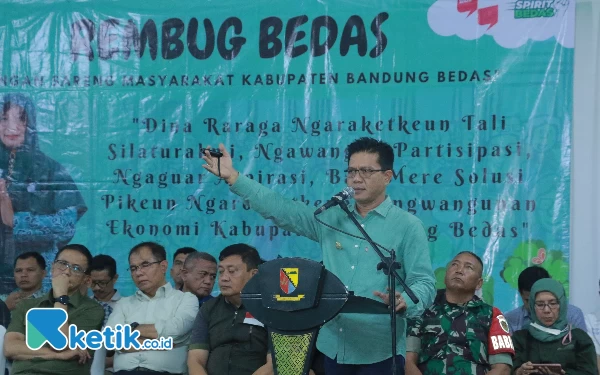 Thumbnail Berita - Bupati Bandung Targetkan 928 Ribu Bidang Tanah Tuntas Bersertifikat Tahun 2025
