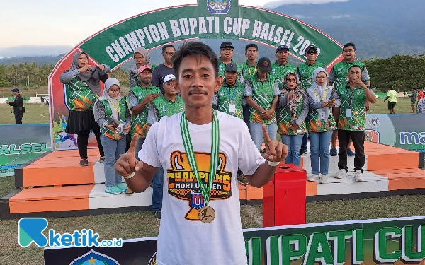 Foto Sulfan Saukani, penjaga gawang Mori United yang menipis dua tendangan adu pinalti pemain Babang Fc (Foto Mursal)