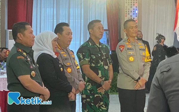 Foto Kapolri Jenderal Listyo Sigit, Gubenur Khofifah, Pangdam V Brawijaya. (Foto: Shinta Miranda/Ketik.co.id)