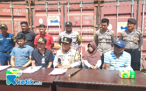 Foto Polres Halsel dan Instansi terkait saat Konfresi pers