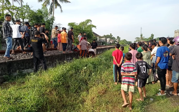 Thumbnail Diduga Mabuk Usai Rayakan Tahun Baru, Pemuda di Jember Tewas Terlindas Kereta Api