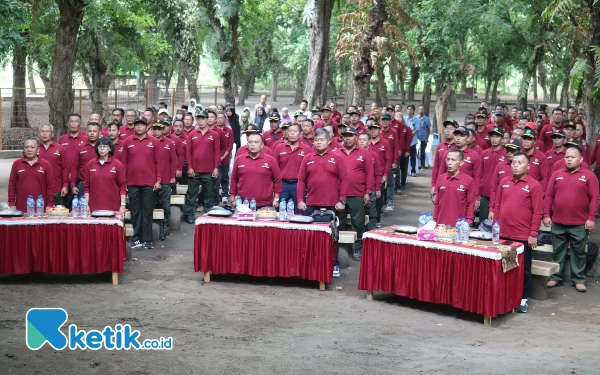 Foto Kegiatan apresiasi dan gathering seluruh staf dan perwakilan wilayah KPH Blitar, Selasa (2/1/2024) (foto: Favan/ketik.co.id)