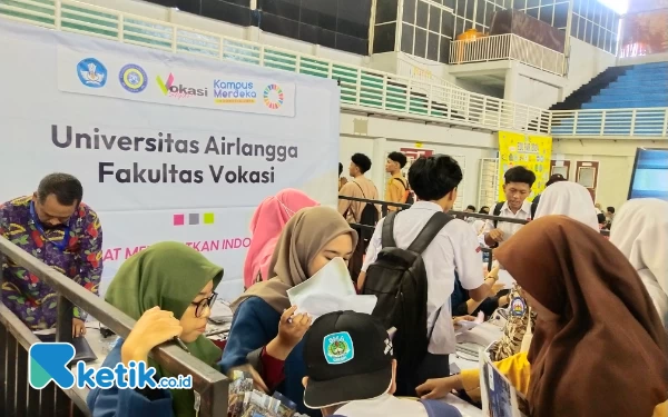 Thumbnail Berita - Fakultas Vokasi Unair Dikunjungi 735 Peminat dalam 4 Jam di Edu Fair Gresik