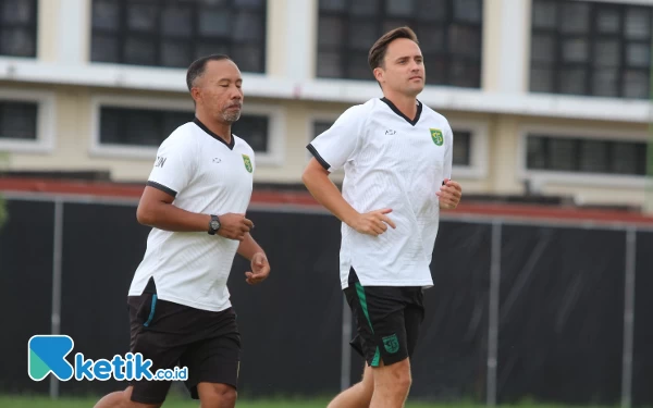 Thumbnail Resmi Latih Persebaya, Paul Munster Genjot Fisik Pemain Usai Libur Panjang