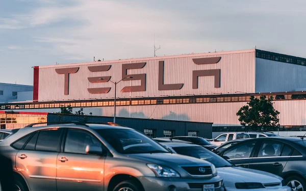 Thumbnail Berita - Tesla Tarik 1,62 Juta Produknya, Akibat Gangguan Sistem Kemudi