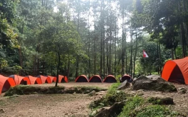 Foto Camping Ground atau Bumi Perkemahan di kawasan Gunung Bunder. (Foto: Instagram @gunungbundercampingground)