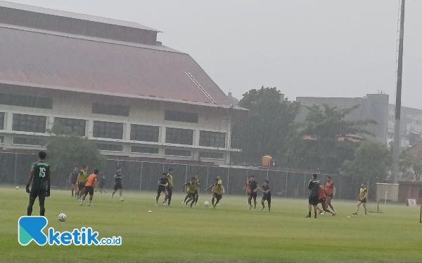 Paul Musnter Serius Benahi Performa dan Fisik Pemain Persebaya