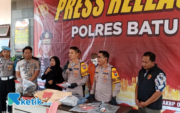 Thumbnail Polres Batu Ungkap Motif Pembunuhan di Pujon Kabupaten Malang