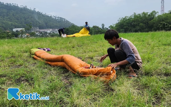 Kisah Viki Ardi Pratama, Pelipat Parasut yang Bercita-Cita Jadi Atlet Paralayang Kota Batu