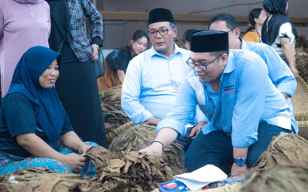 Kunjungi Pabrik Tembakau di Jember, Kawendra Dengarkan Suara Buruh