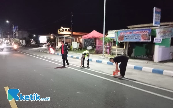 Foto Olah TKP oleh Kasatlantas Polres Pacitan. (Foto: Kanit Gakkum Satlantas Polres Pacitan for Ketik)