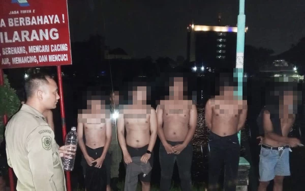 Terjaring Operasi Miras, Satpol PP Surabaya Pulangkan 12 Remaja ke Orang Tua