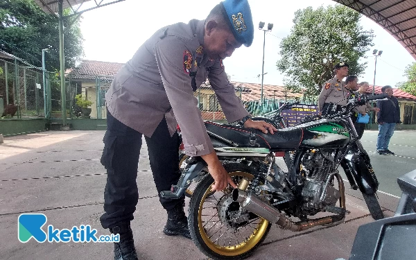 Thumbnail Ratusan Motor Berknalpot Brong Terjaring Razia Polres Kediri