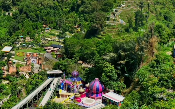 Foto Pemandangan indah di taman bermain The Great Asia Afrika. (Foto: Instagram @thegreatasiaafrikalembang)