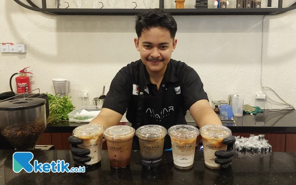 Foto Bekerjasama dengan UMKM lokal, Avatar Drink And Chill hadirkan minuman kopi yang berkualitas. (Foto: Husni Habib/Ketik.co.id)