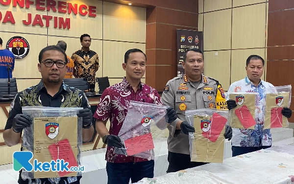 Foto Barang bukti dari tersangka penipuan ASN. (Foto: Shinta Miranda/Ketik.co.id)