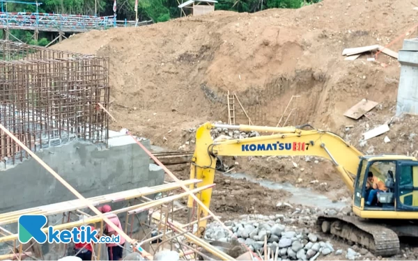 Kontraktor Pastikan Pembangunan Jembatan Dawuhan Blitar Rampung Tepat Waktu