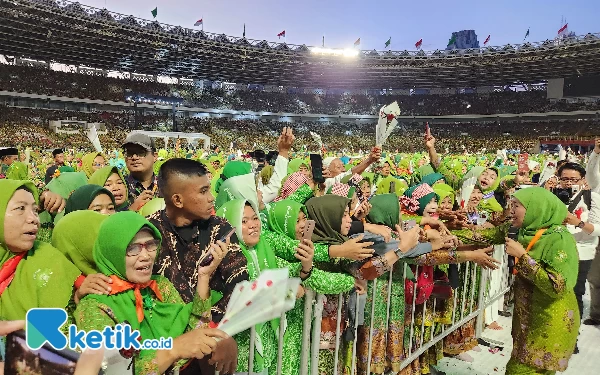 Thumbnail Ketum Muslimat NU Khofifah Indar Parawansa saat menyapa ratusan ribu kader Muslimat NU di Stadion Gelora Bung Karno Jakarta saat Harlah Muslimat NU ke-78