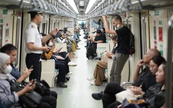 Foto Suasana di dalam LRT Jabodebek (Foto: Humas PT KAI)