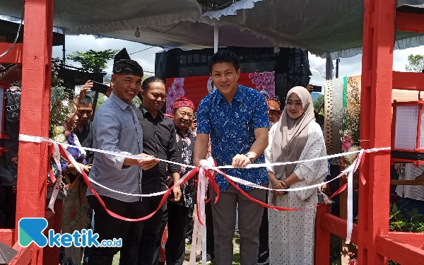 Foto Kampung Sakura Desa Sidomulyo Kecamatan Batu Kota Batu Jawa Timur diresmikan, Minggu (21/1/2024). (Foto: Sholeh/ketik.co.id)