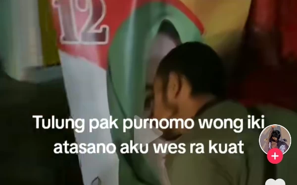 Foto Tangkapan layar video viral warga Madiun mencium banner Ning Lia.