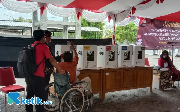 Thumbnail Jelang Pelaksanaan Pemilu 2024 KPU Bangkalan Gelar Simulasi Pencoblosan