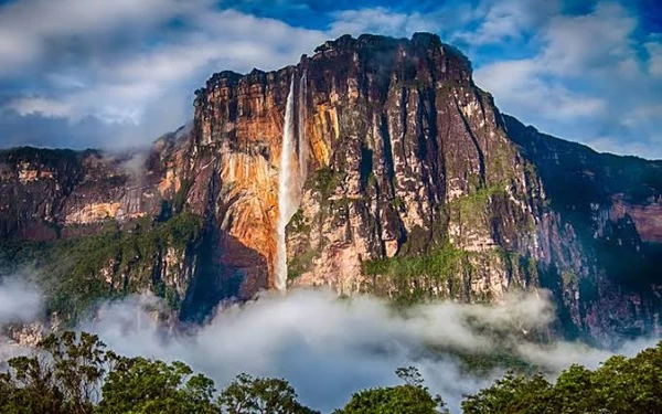 Thumbnail Berita - Melihat Keindahan Angel Falls, Air Terjun Tertinggi di Dunia