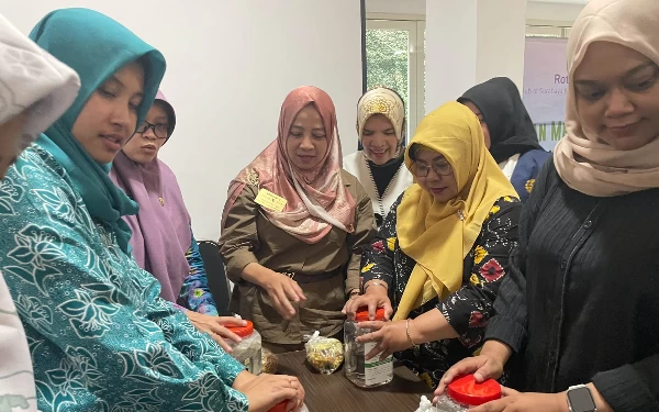 Thumbnail Rotary Club of Surabaya Kaliasin Berikan Pelatihan Eco Enzym untuk Masyarakat Genteng