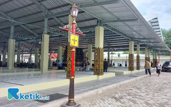 Foto Ornamen Pasar Wates perpaduan antara tradisional, budaya dan modern. (foto : isa/Ketik.co.id).