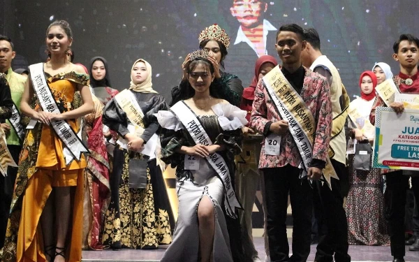 Thumbnail Berita - Amelia Salsaba Anatasya, Putri Nusantara Jawa Timur 2024, Ajak Remaja Produktif dengan Gadget
