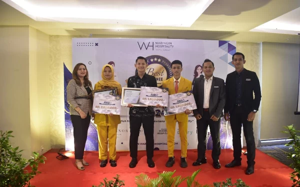 Foto Pemberian beasiswa dan penghargaan (Foto: Waringin Hospitality)