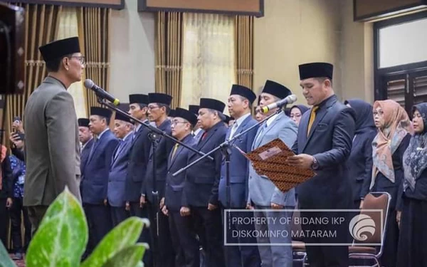 Thumbnail Berita - Jelang Pemilu, Wali Kota Mataram Lantik Ratusan Pejabat Fungsional dan Struktural