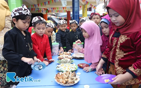 Bikin Gemes! Siswa-Siswi KB TK Al Muslim Kenakan Baju Guk Yuk di Hari Jadi Sidoarjo