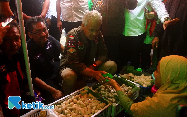 Thumbnail Berita - [Berita Foto] Kampanye Blusukan Ganjar di Palembang Serap Keluhan Pedagang Pasar