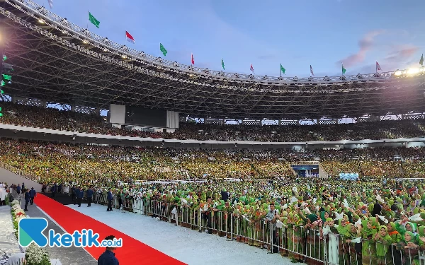 Foto Dari berbagai sudut, stadion GBK dipadati ratusan ribu kader Muslimat.