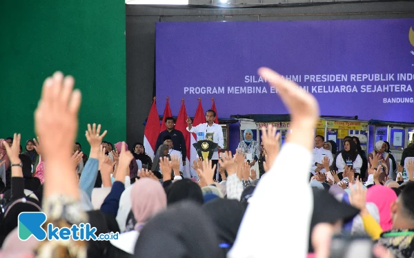 Thumbnail Berita - Presiden Jokowi Puji Kinerja PNM, "Pak Arif Layak Dapat Nobel Prize"