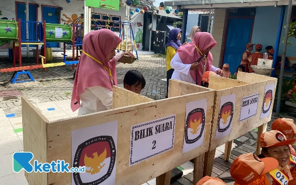 Kenalkan Demokrasi Sejak Dini, KB TK DWP Tawangsari 2 Gelar Pemilu