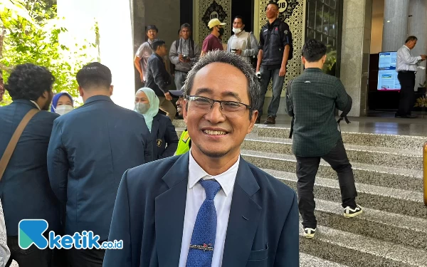 Thumbnail Berita - Ketua Komisi B Dewan Profesor UB Sebut Indonesia akan Chaos Jika Prabowo - Gibran Menangi Pemilu 2024